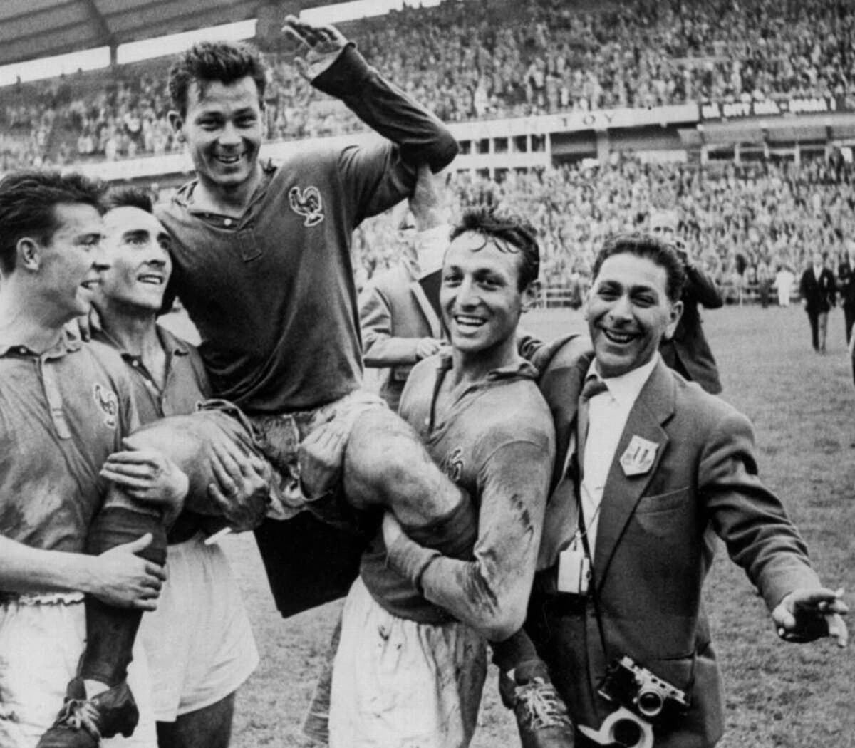 Murió la leyenda del fútbol Just Fontaine, el primer gran goleador de los mundiales