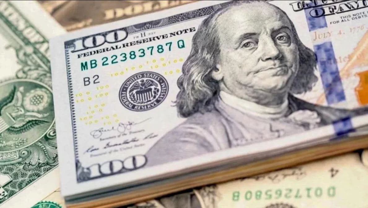 Dólar blue récord: en algunas provincias superó la barrera de los $400