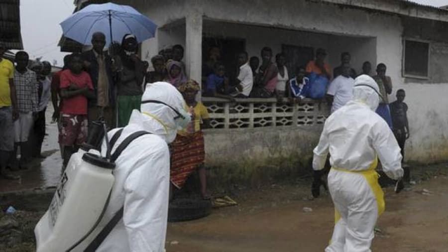 Buscan a 17 enfermos de ébola que se escaparon en Liberia