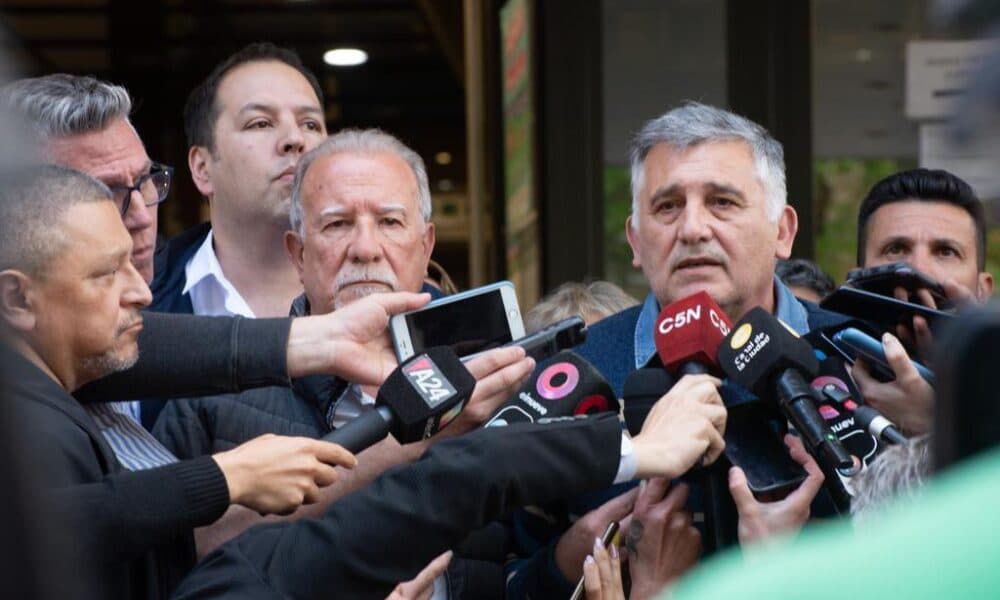 Violenta reacción del sindicalista Mario Manrique contra los empresarios que asisten al Foro del Llao Llao: «Hay que prenderlos fuego»