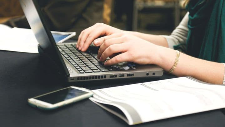 El 92% de los hogares tienen acceso a internet y el 62% a una computadora en la Argentina