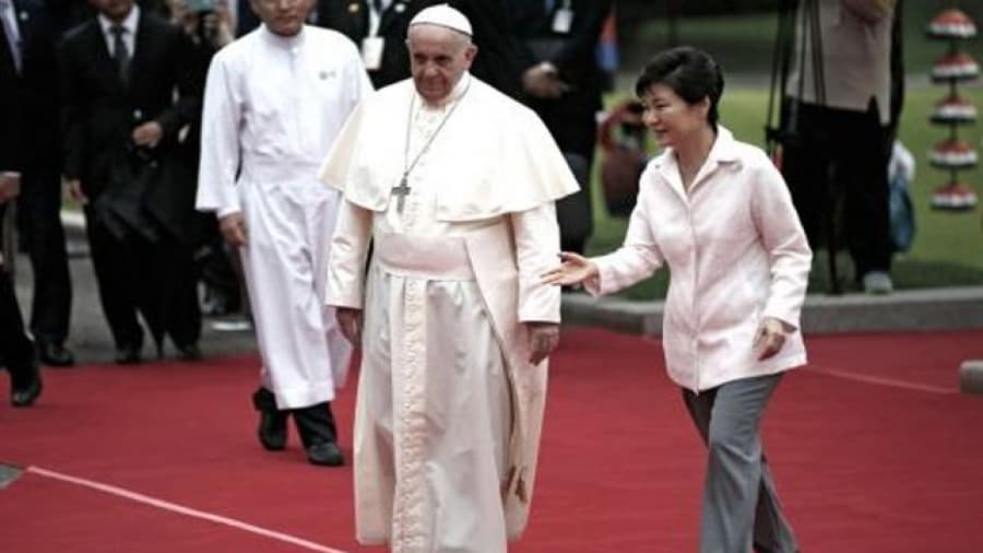 El Papa llamó a los surcoreanos a rechazar el materialismo