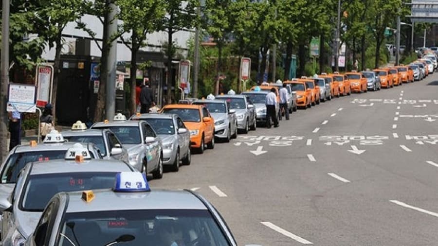 La polémica aplicación «anti taxi» también dejó de funcionar en Corea del Sur