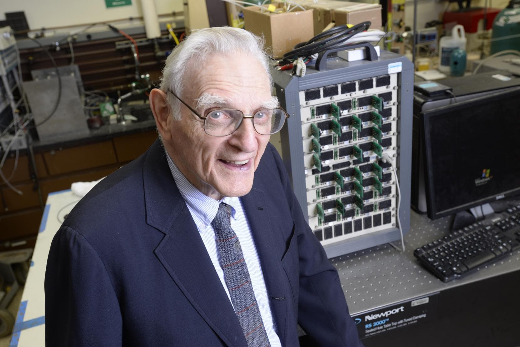 Murió John Goodenough, el premio Nobel de Química que desarrolló las baterías de litio