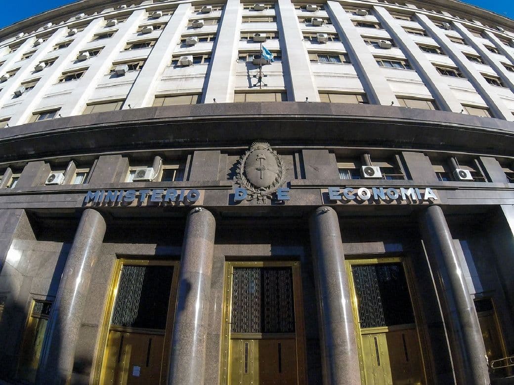 Déficit: en medio de la negociación con el FMI, el Gobierno pisó pagos y aumentó la deuda flotante a $1,6 billones