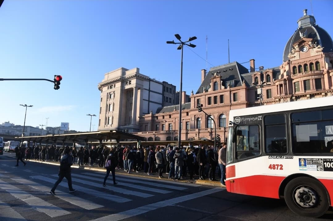 Desde hoy aumentan los boletos de colectivos y trenes del AMBA: los nuevos valores