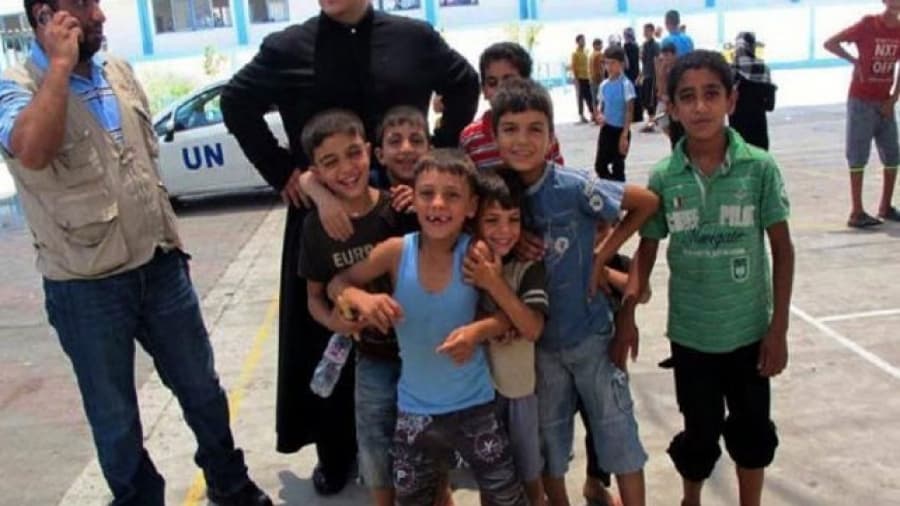 El cura argentino agradeció la ayuda para frenar la crisis humanitaria