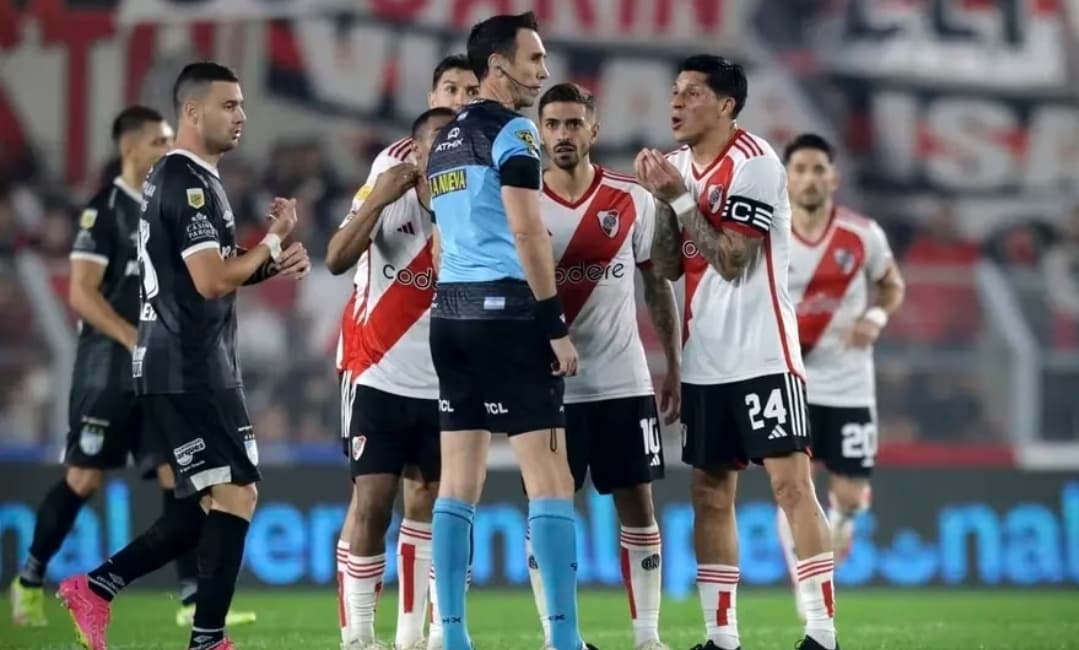 River y un triunfo agónico no exento de polémicas: qué se dijo del gol anulado y la furia de los jugadores de Atlético Tucumán con Borja al final del partido