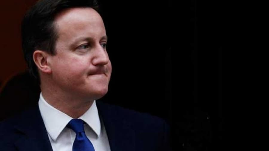 Polémica en Inglaterra por una cuenta «hot» que sigue el Primer Ministro en Twitter