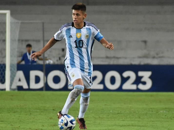 Quiénes son los dos argentinos que fueron elegidos entre los 60 futbolistas más prometedores del mundo