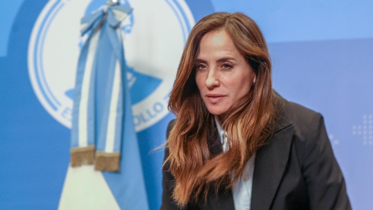 El fiscal pidió información al Gobierno sobre los beneficiarios de planes sociales que viajaron al exterior