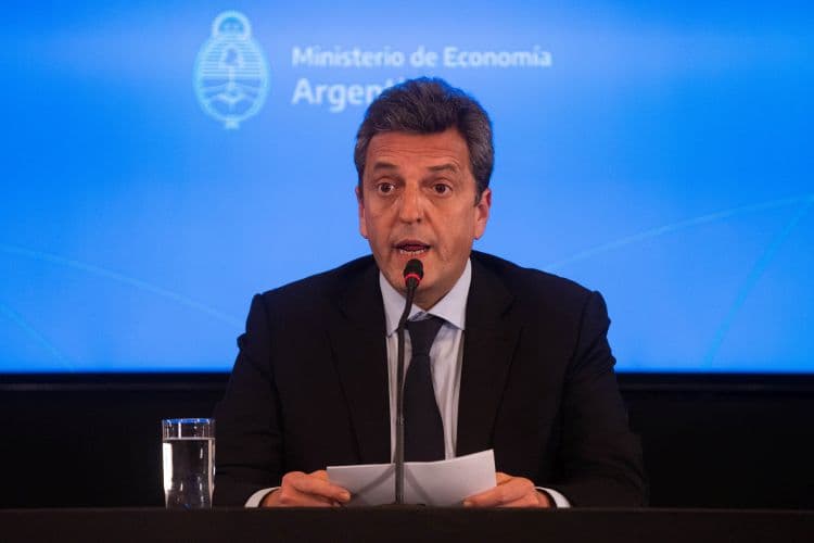 Massa apuntó contra una «apertura indiscriminada de la economía» y defendió las pymes