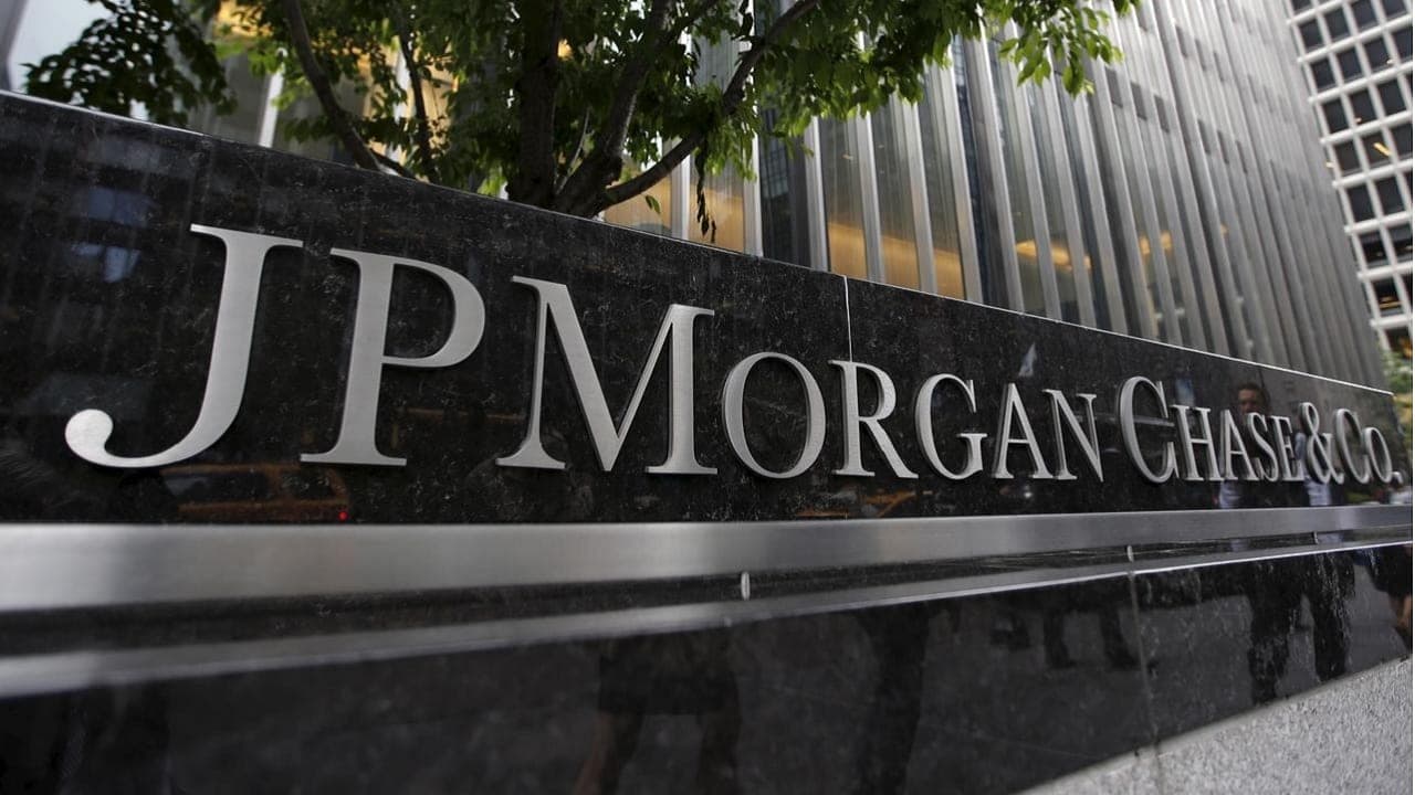 JP Morgan espera un salto del dólar en el corto plazo y advierte por el desafío que presenta la gobernabilidad para Milei