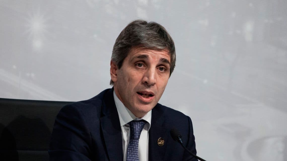 Luis Caputo se reunió con los bancos para avanzar en el plan para resolver la deuda del Banco Central