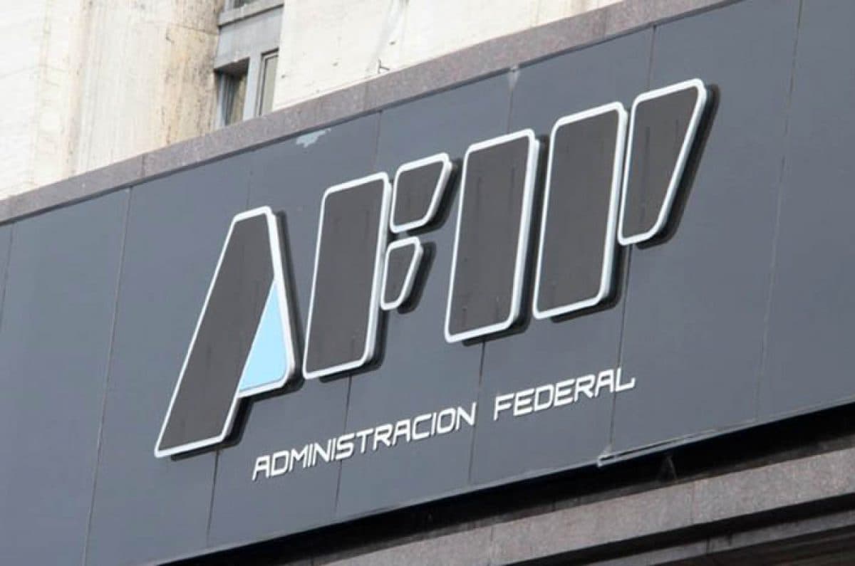Milei designó a Mario Russo como Ministro de Salud y a Florencia Misrahi en AFIP