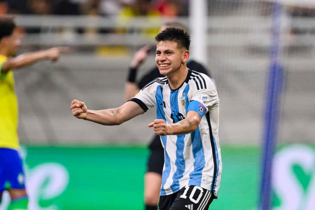 El «Diablito» Echeverri espera firmar esta semana la transferencia con el Manchester City