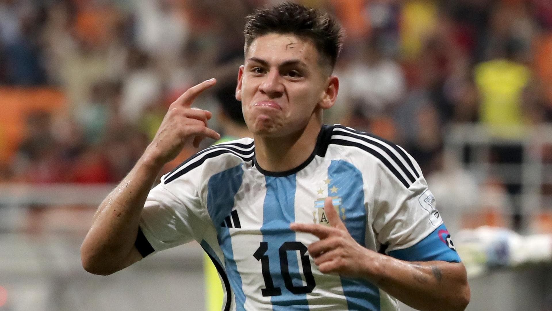 El Diablito Echeverri dejará la pretemporada en River Plate y jugará el Preolímpico con la selección argentina Sub 23