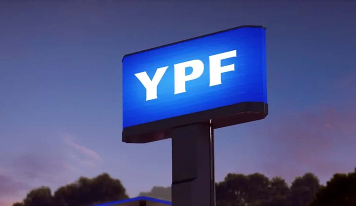 Se define este martes si Argentina debe transferir el 51% de las acciones de YPF