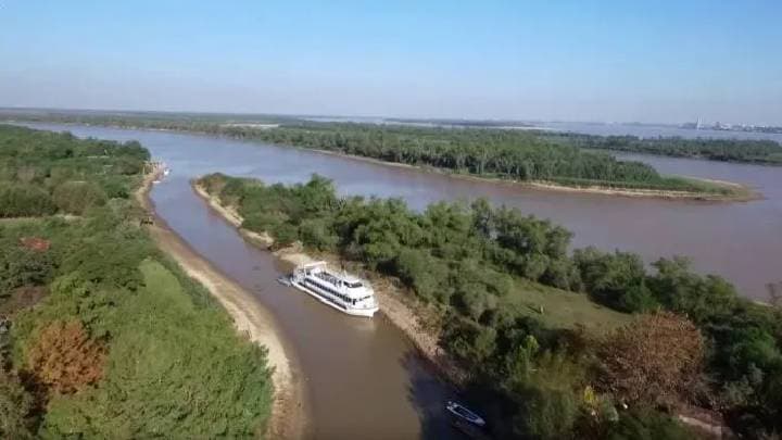 Sigue sin navegación el río Paraná por el choque de un buque en Zárate