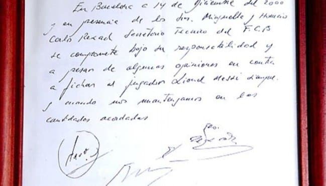 Subastan la mítica servilleta donde se firmó el primer contrato de Messi con el Barcelona