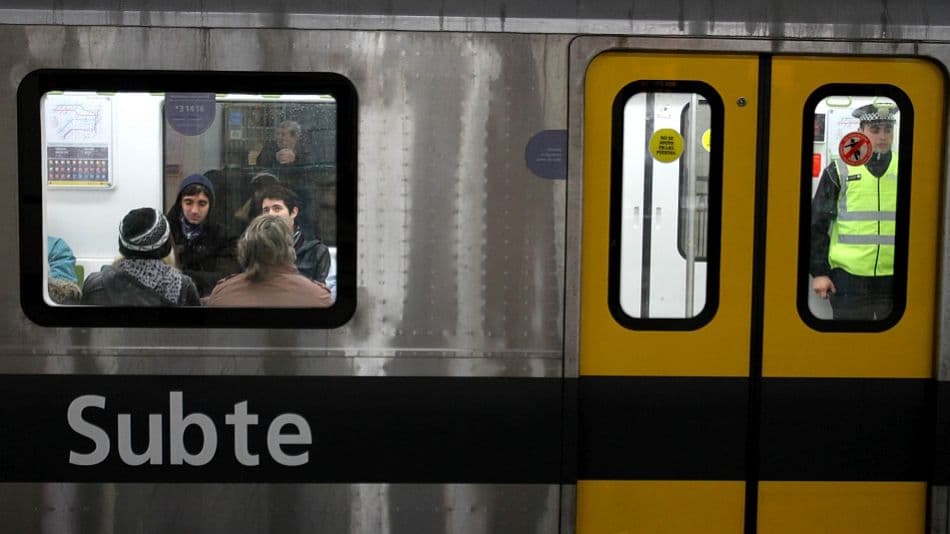Quejas y largas filas para registrar la tarjeta SUBE en pleno aumento del boleto