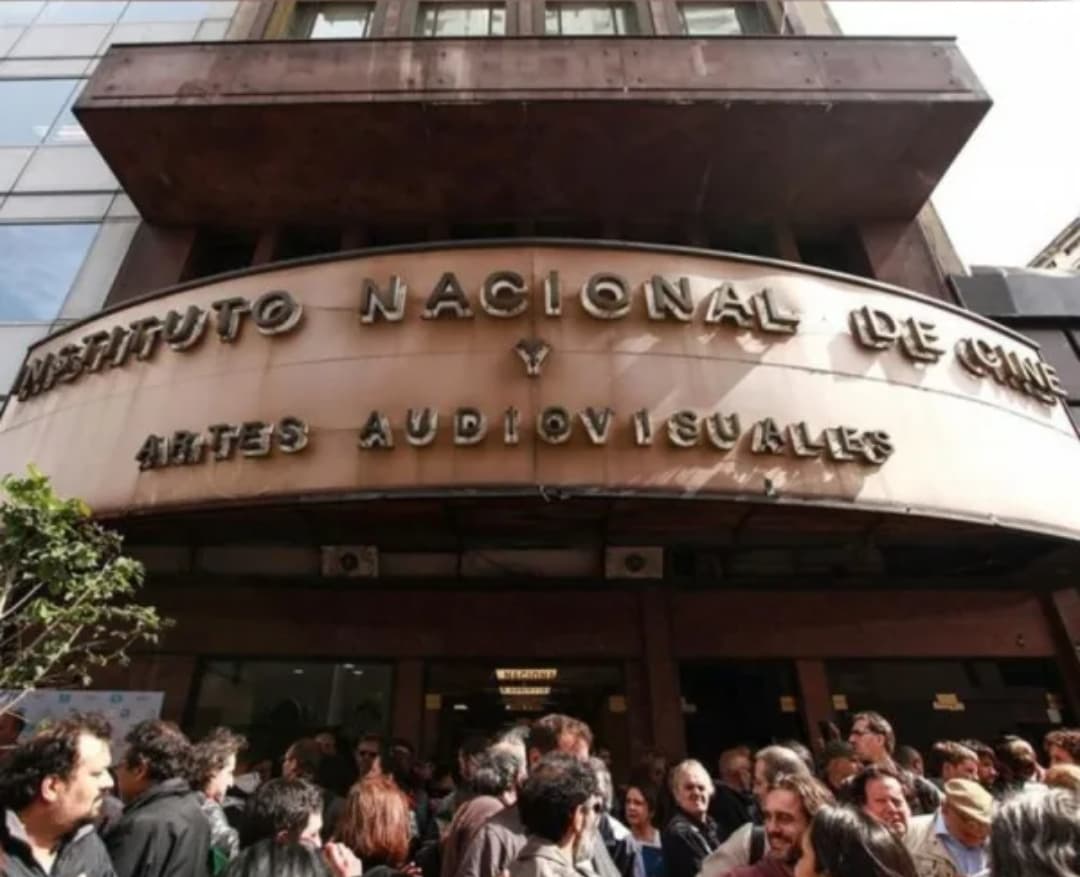 El Gobierno oficializó más recortes en el INCAA: achicó su estructura y sus empleados son suspendidos hasta nuevo aviso