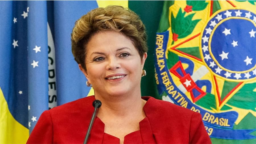 Rousseff dice que la verdad va a vencer al pesimismo y promete mejores servicios