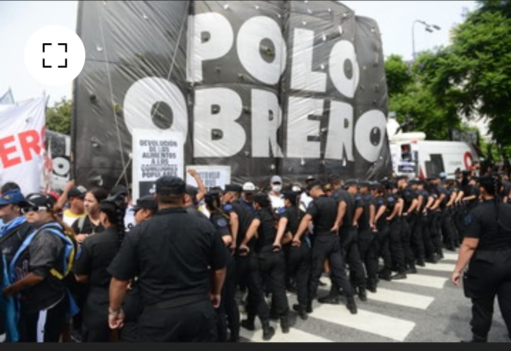Escándalo con los planes: los 27 piqueteros acusados seguirán libres, pero no podrán acercarse a los comedores investigados