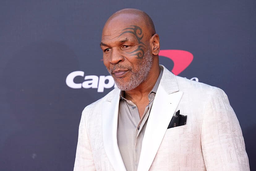 Mike Tyson tuvo que ser atendido de urgencia en la llegada de un vuelo en Los Ángeles