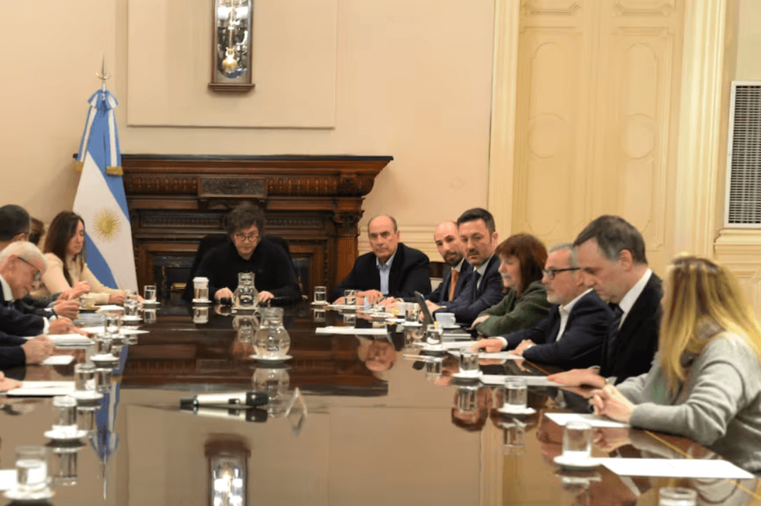 Javier Milei encabezó la reunión de Gabinete sin la presencia de Sandra Pettovello