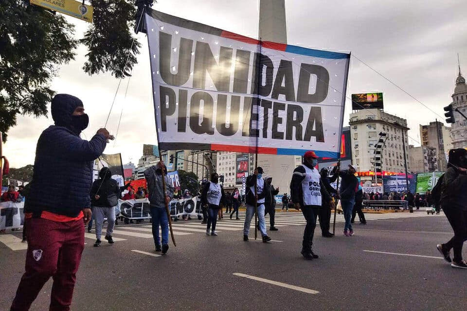La Justicia allanó a los movimientos sociales acusados de extorsionar a beneficiarios de planes