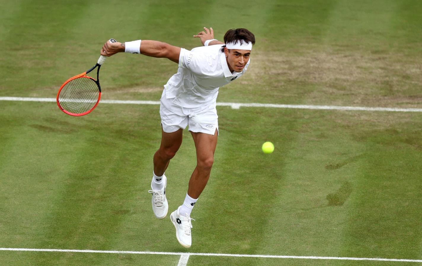 Histórico triunfo del argentino Francisco Comesaña en Wimbledon: venció al ruso Rublev y ganó su primer partido en el circuito ATP
