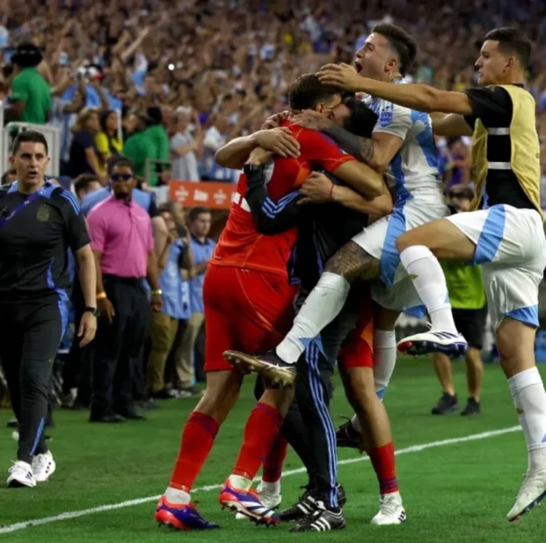 Copa América: con el Dibu Martínez como figura, Argentina eliminó a Ecuador en los penales y está en las semifinales