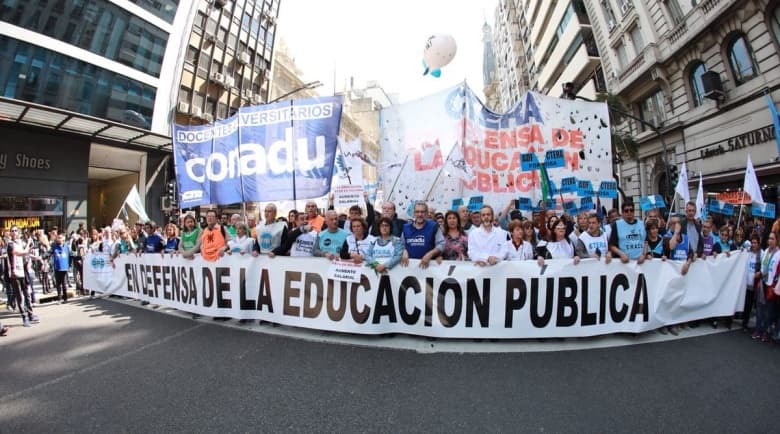 La UBA declaró la “emergencia salarial” de sus profesores y no docentes