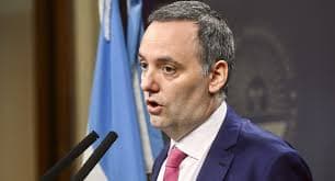 El Gobierno volvió a defender la gestión de Caputo: “La baja de reservas no nos preocupa, es circunstancial”