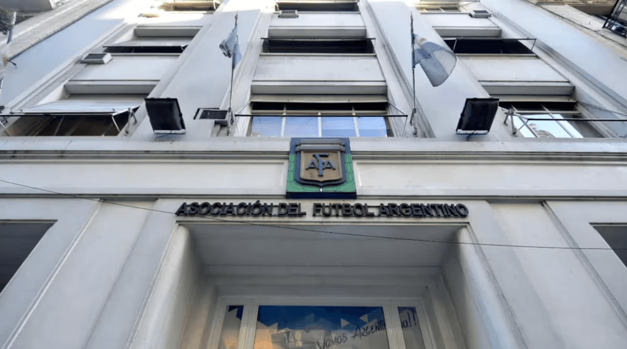 AFA modificó la fecha del cierre de libro de pases para la Liga Profesional: hasta cuándo podrán comprar y vender los clubes