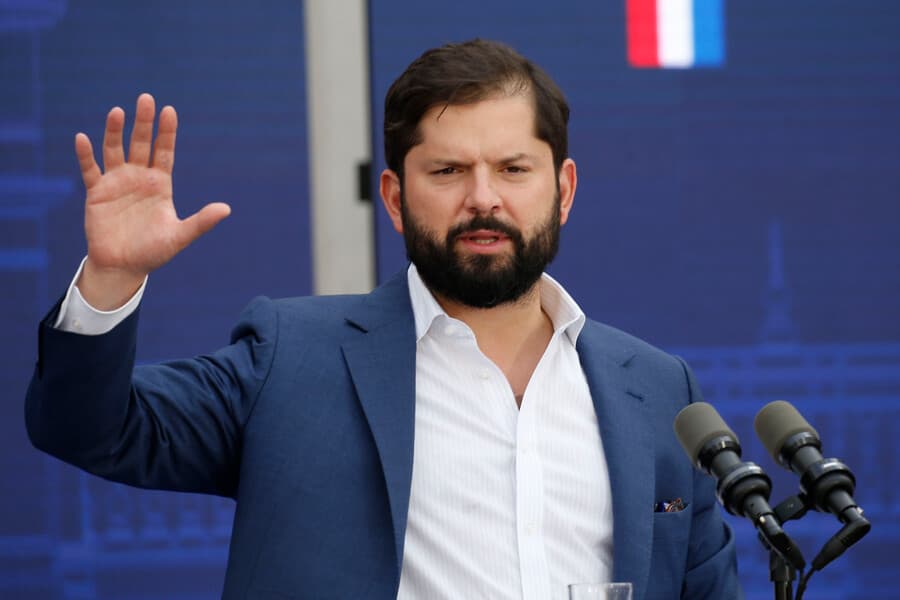 El Gobierno salió a bajar la tensión con Chile y negó que un avión argentino haya invadido su espacio aéreo