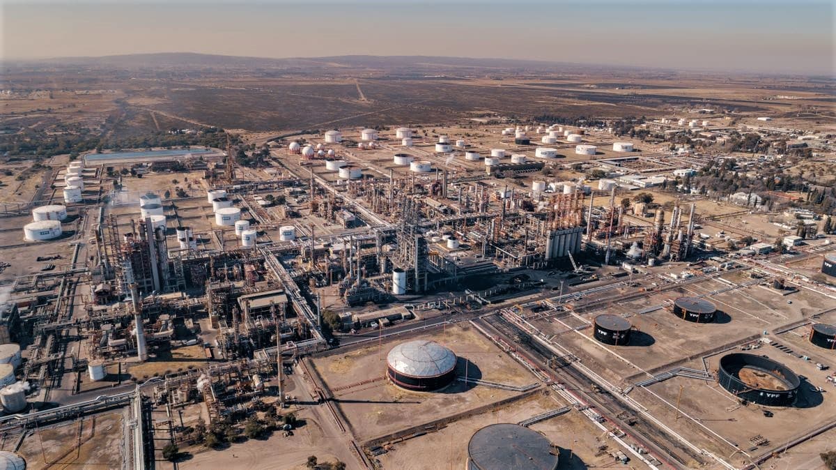 YPF seguirá con el proyecto de GNL en Río Negro y negocia con una de las petroleras más grandes del mercado