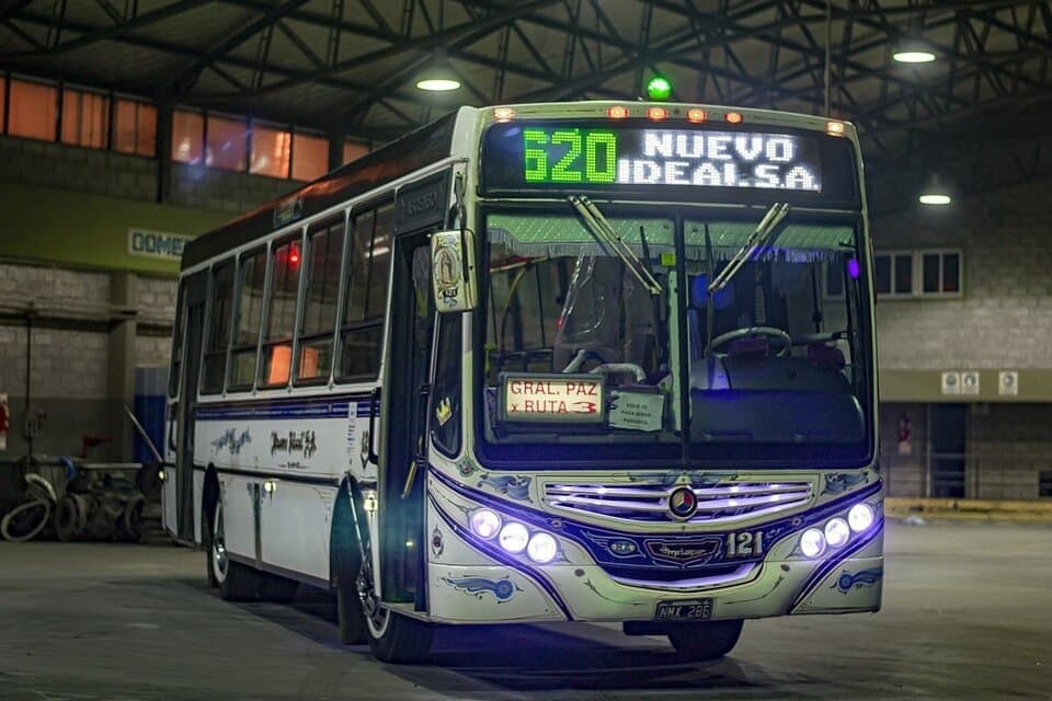 El Gobierno se reúne con las cámaras de transporte para evaluar un aumento del boleto de colectivo