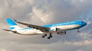 El Presidente busca acelerar el debate en el Congreso sobre la privatización de Aerolíneas Argentinas