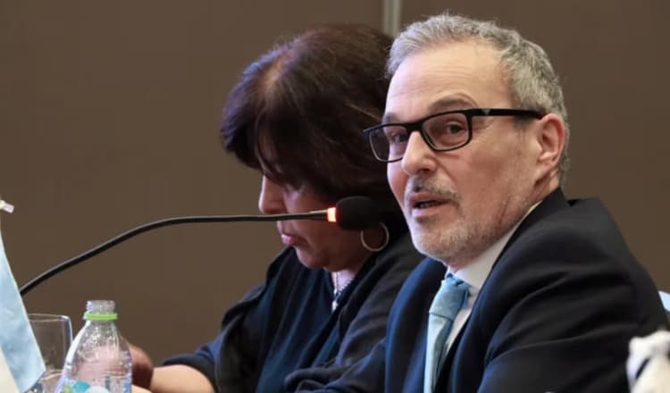 El ministro de Salud Mario Lugones les pidió la renuncia a todos los integrantes del Consejo de Administración del Hospital Garrahan por otorgar un bono de 500 mil pesos