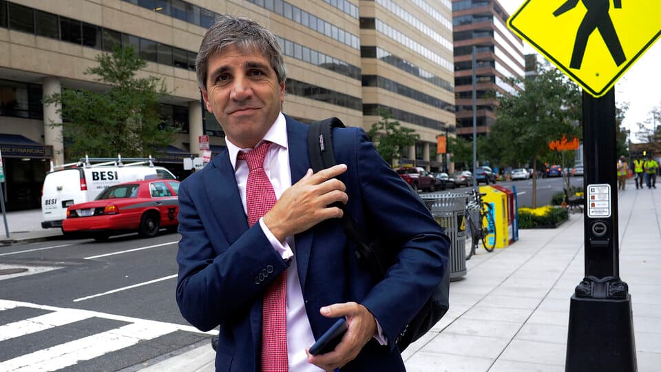 Caputo le compró USD 2.700 millones al Banco Central para cubrir los pagos de deuda de enero próximo