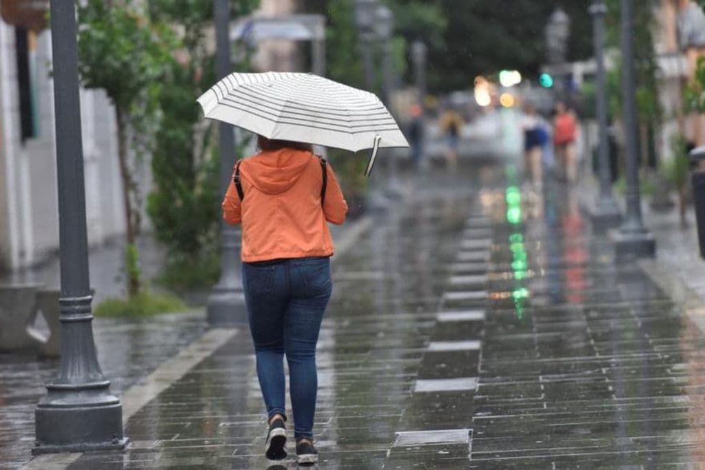 Hay alerta naranja y amarilla por tormentas para este lunes: las zonas afectadas