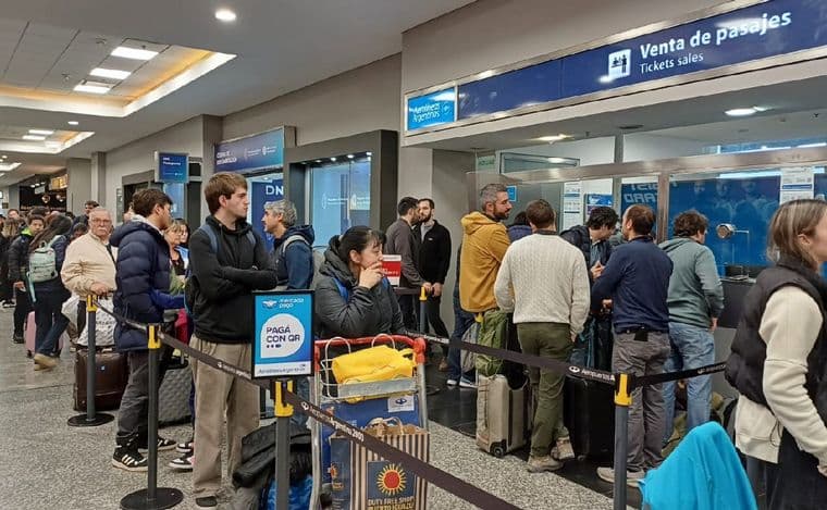 Tras una asamblea de empleados de Intercargo, hay otra vez demoras y cancelaciones de vuelos en Aeroparque