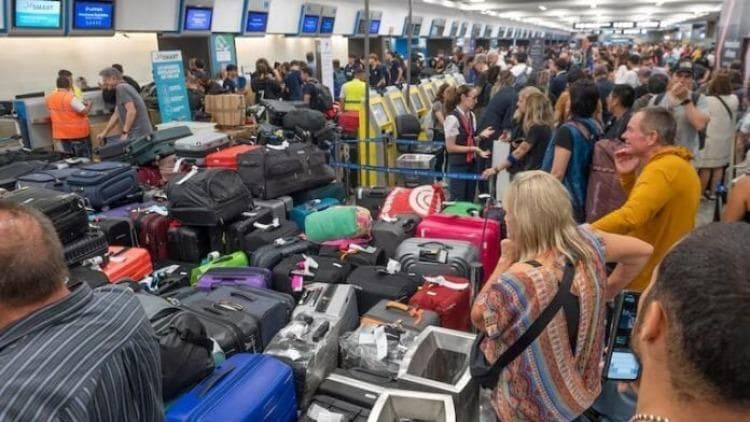 Los pilotos seguirán negociando el lunes con Aerolíneas y faltan dos gremios más, pero se perfila una tregua temporaria en el conflicto