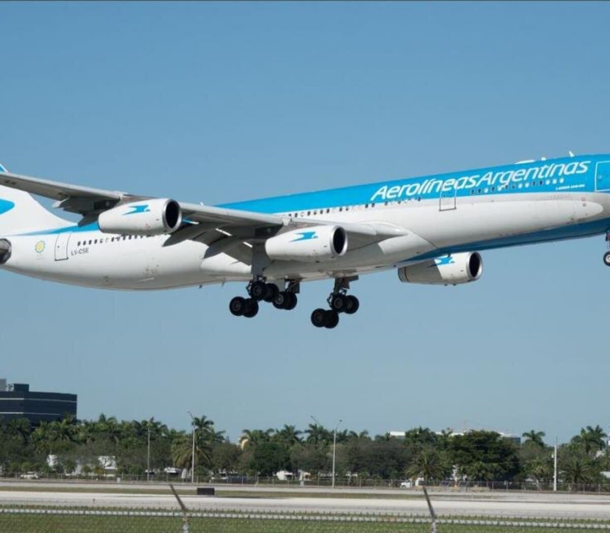 En medio de la presión del Gobierno, comenzaron tres reuniones decisivas entre Aerolíneas y los sindicatos aeronáuticos