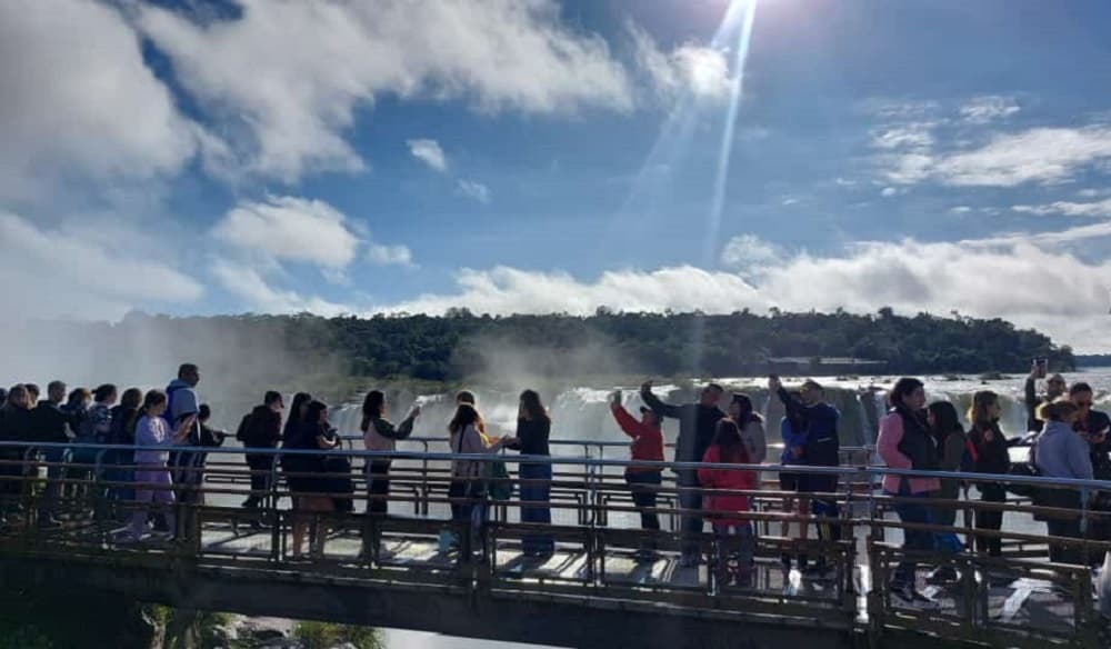 Los puentes turísticos ahora serán “días no laborables” y el empleador definirá si se los da libre a sus trabajadores