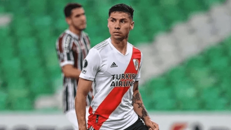 Locura por Montiel en su llegada a Ezeiza: «Volver a River siempre es lindo» y agradecimiento de la gente