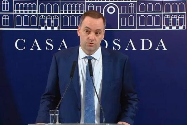 El Gobierno prepara una reforma migratoria para restringir la entrega de residencias a extranjeros