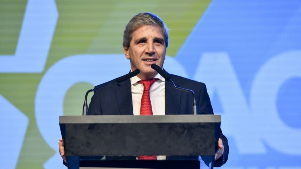 Caputo se reunió con industriales en medio del reclamo por la reducción de impuestos y la baja competitividad